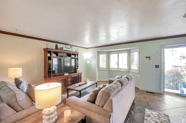4012 S Durrans Ln W, West Valley City, UT 84120 - #3
