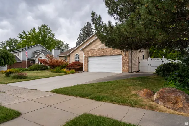 6062 S Fontaine Bleu Dr E, Salt Lake City, UT 84121 - #3