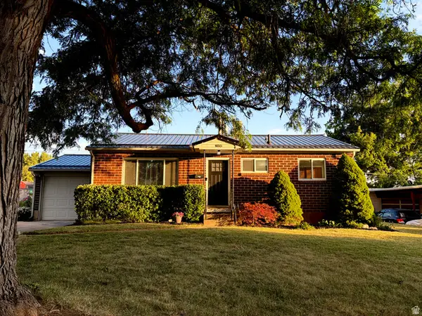 1055 E Sherwood Dr, Ogden, UT 84404