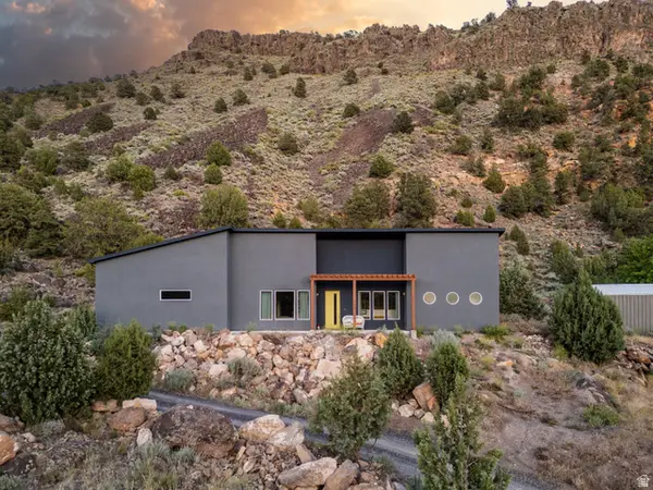 153 S Stagecoach, Brookside, UT 84782