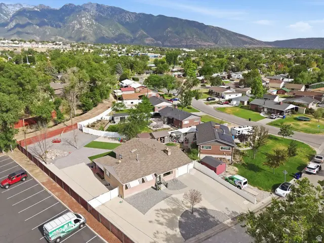 9505 S Garnet Dr E, Sandy, UT 84094 - #2