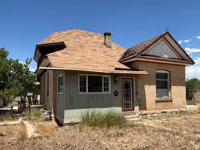 255 E Center St, Spring City, UT 84662 - #3