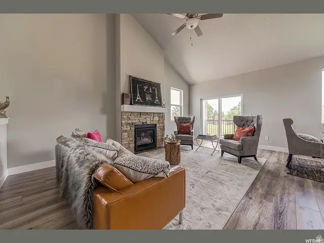 10025 S Snead Ln, South Jordan, UT 84009 - #3