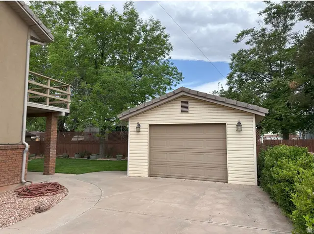 892 S Cambridge Dr, Saint George, UT 84770 - #2