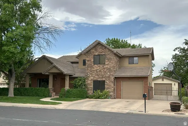 892 S Cambridge Dr, Saint George, UT 84770 - #3