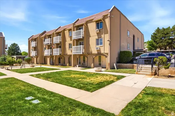 5660 S Meadow Ln, South Ogden, UT 84403