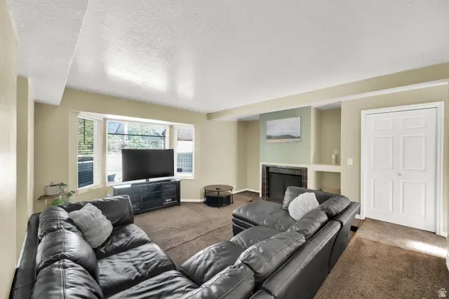 4417 S Dunraven Dr, West Valley City, UT 84119 - #3