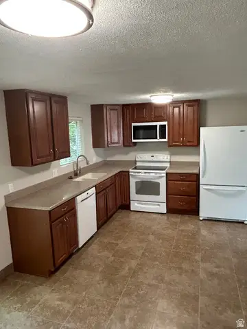 3226 W Meadow Wood Way S, Taylorsville, UT 84129 - #3