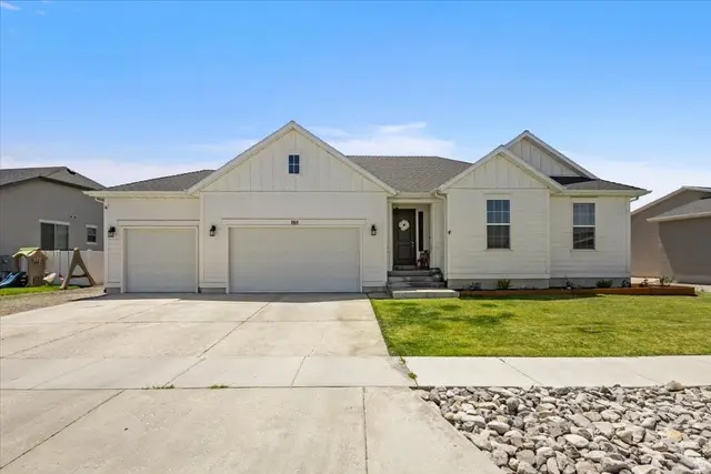 705 W Regatta Ln, Stansbury Park, UT 84074 - #2