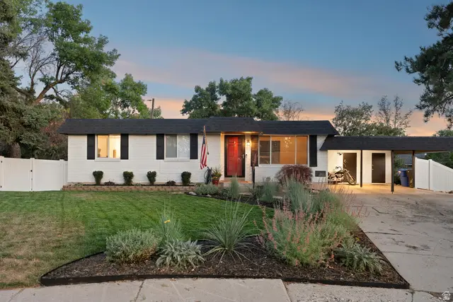 2562 E Dolce Vita Ct S, Cottonwood Heights, UT 84121 - #2