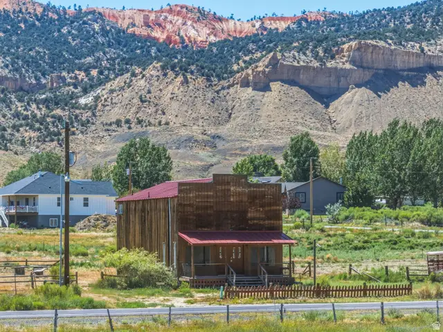 511 N Main St, Tropic, UT 84776 - #2