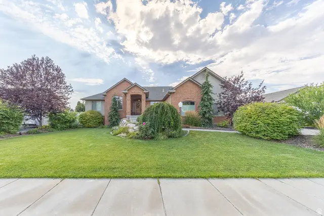 1062 S 2450 W, Syracuse, UT 84075 - #1