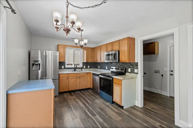 1346 W Archmore Dr, Springville, UT 84663 - #3