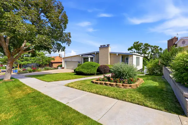 2327 E Cavalier Dr S, Cottonwood Heights, UT 84121