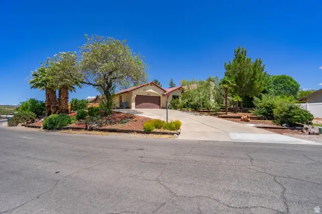 883 E Mckinley Way, Saint George, UT 84790 - #1