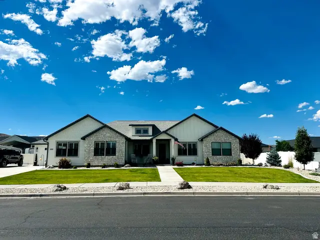 888 W Torrey Pines Dr, Richfield, UT 84701 - #1