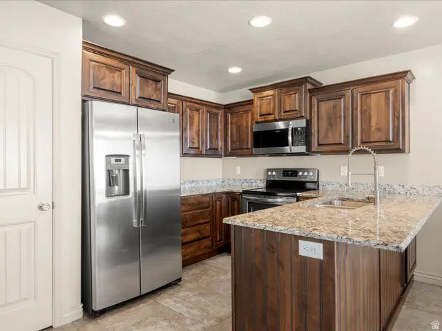 1146 W Excalibur Way, West Haven, UT 84401 - #2