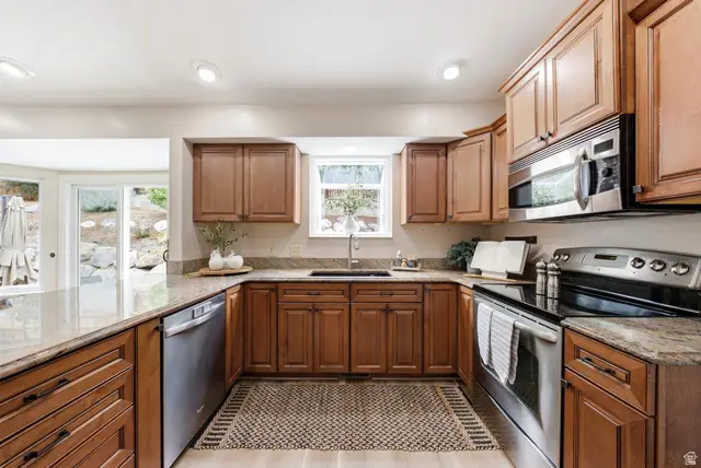 11875 S Elm Ridge Rd, Sandy, UT 84094 - #3