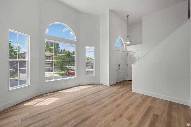 1060 W Oldham Dr N, North Salt Lake, UT 84054 - #3