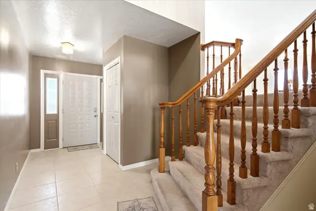 1388 N Hillsboro Dr, Layton, UT 84040 - #3