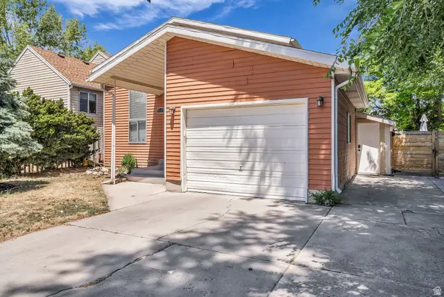 4598 W Archer Ln, West Valley City, UT 84120 - #3