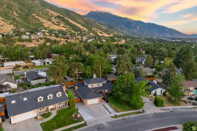 7609 S Country Manor Rd, Cottonwood Heights, UT 84121 - #2