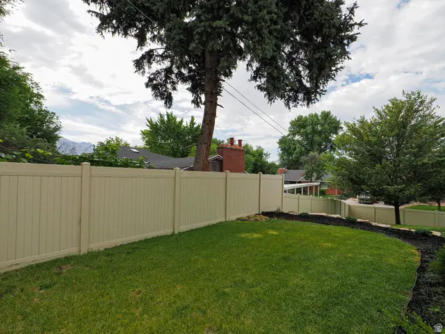 4601 S Creekview Cir, Murray, UT 84107 - #2