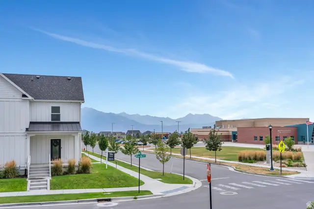 11122 S Willow Walk Dr, South Jordan, UT 84009 - #3