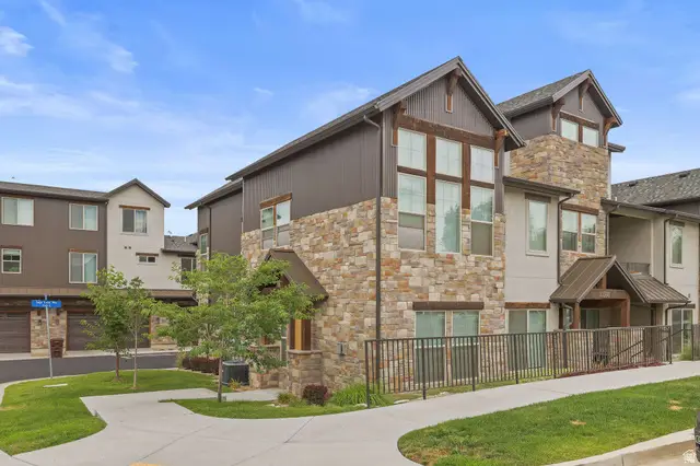 10392 S Beetdigger Blvd E, Sandy, UT 84070 - #1