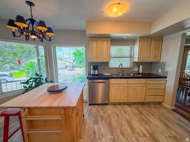 1272 E Chokeberry Dr, Saint George, UT 84790 - #2