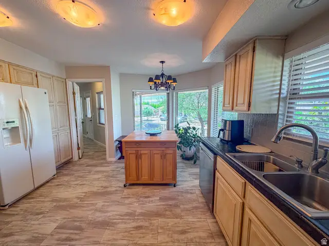 1272 E Chokeberry Dr, Saint George, UT 84790 - #3