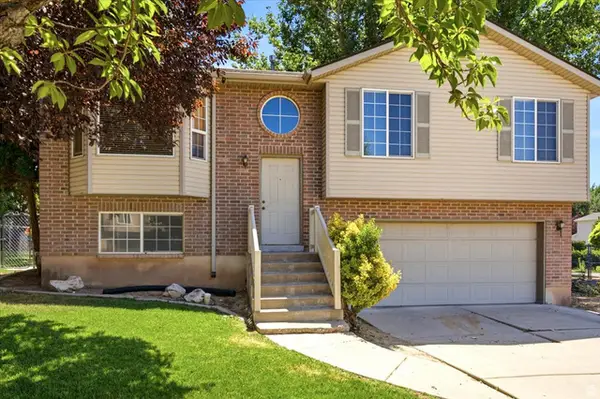 2087 W 1630 N, Clinton, UT 84015