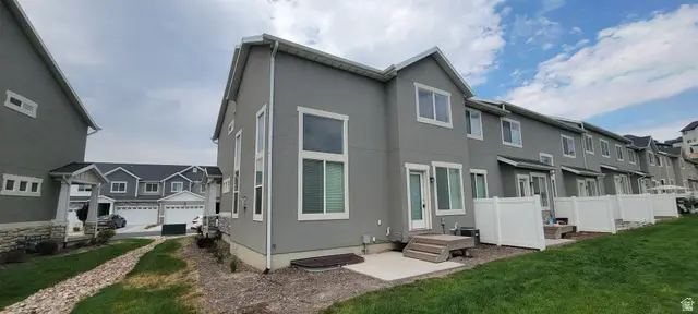 274 N Eaglewood Dr W, Saratoga Springs, UT 84045 - #3
