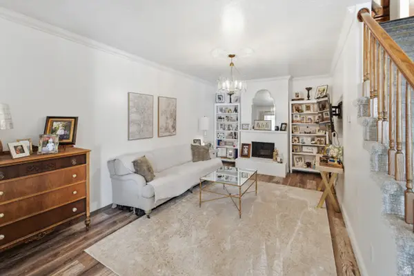 266 W Meadow Ln, Centerville, UT 84014