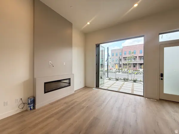 5353 W Center Field Dr S #125, South Jordan, UT 84009
