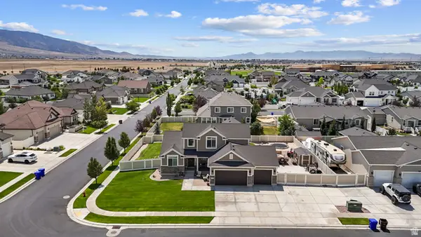 1576 E Lowe Peak Dr, Eagle Mountain, UT 84005
