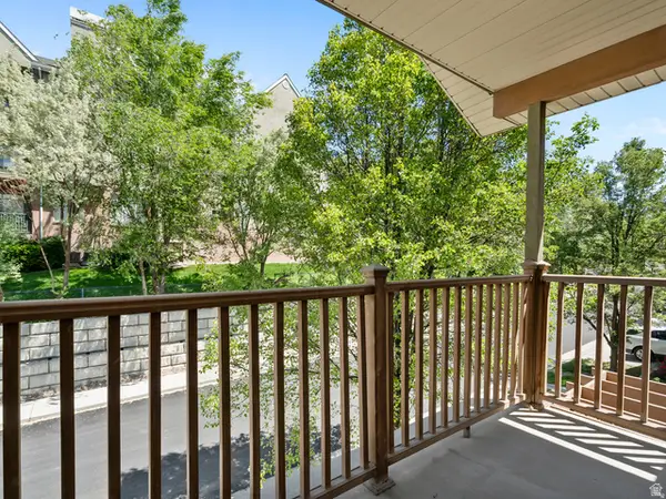10968 Maple Farms Ln S, South Jordan, UT 84095