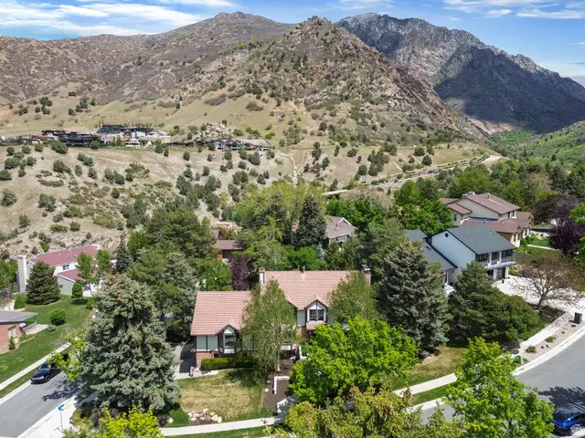 4049 E Prospector Dr S, Cottonwood Heights, UT 84121 - #2