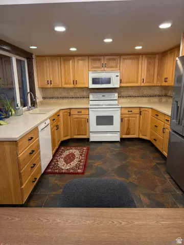 4867 S 1690 E, Holladay, UT 84117 - #3