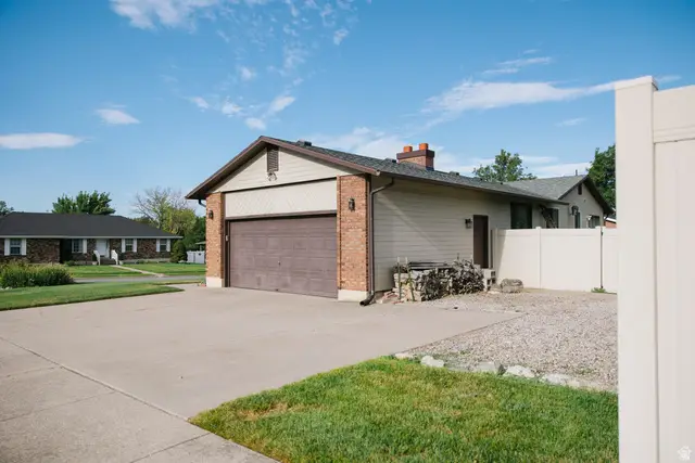 1157 E Creekview Dr, Fruit Heights, UT 84037 - #3