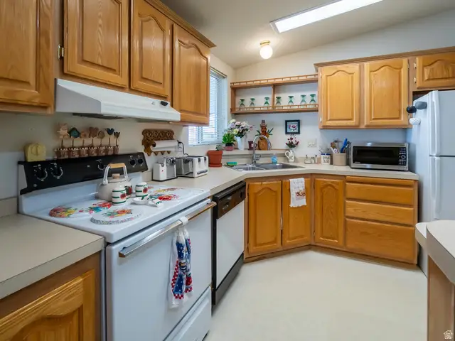 762 W Monte Hermosa #LOT 16, Taylorsville, UT 84123 - #3