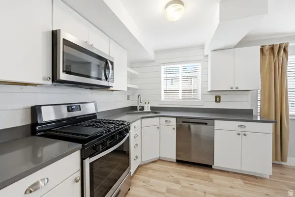 2220 E Murray Holladay Rd S #160, Holladay, UT 84117