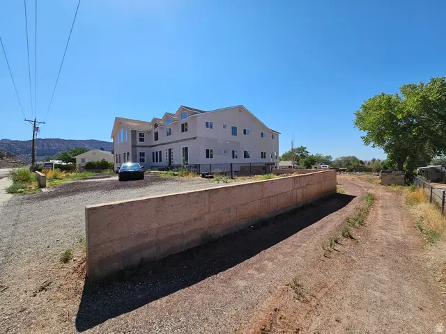 445 W Utah Ave, Hildale, UT 84784 - #3