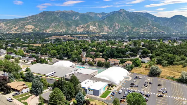 5822 S Club View Lane Ln, South Ogden, UT 84405 - #3