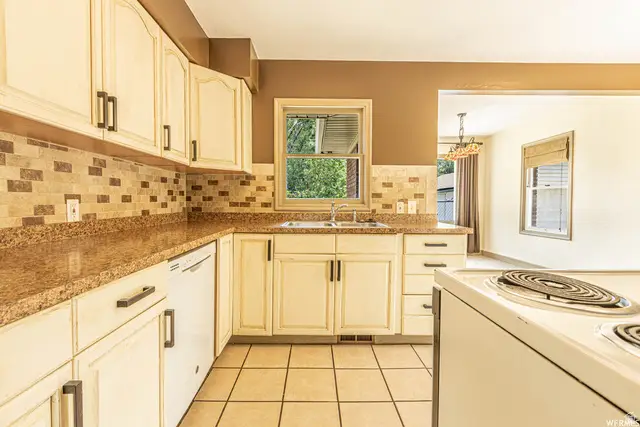 4044 S Liberty Ave, South Ogden, UT 84403 - #3