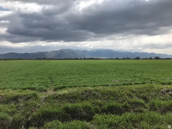 10000 W 10400 N, Bothwell, UT 84337