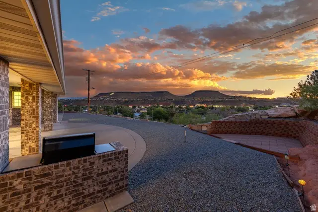 339 W Sandstone Cir, Saint George, UT 84770 - #2