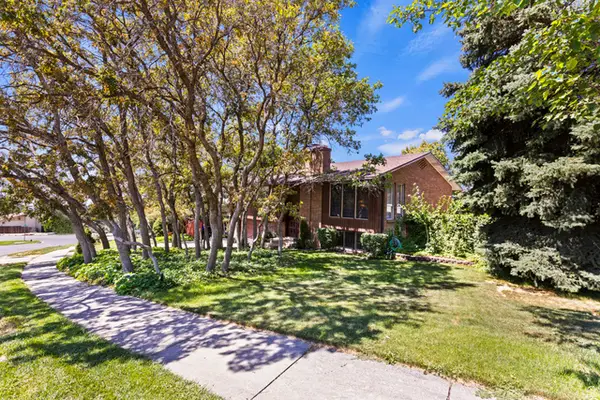 703 Emerald Dr, Bountiful, UT 84010