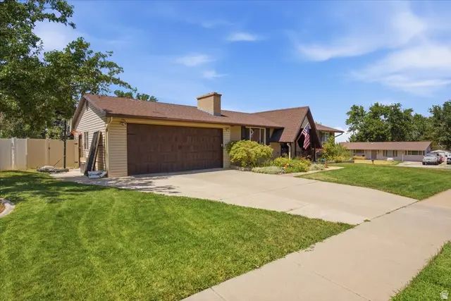 4407 S Vista Dr E, South Ogden, UT 84403 - #3