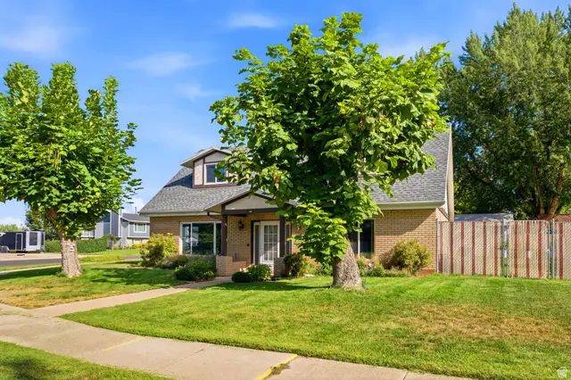 642 W Applewood Dr N, Centerville, UT 84014 - #2